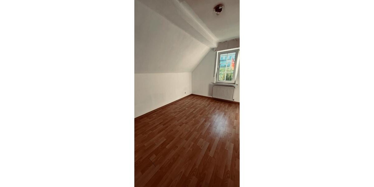 Dachgeschoßwohnung Finnentrop - 1 Zimmer, 80 m&sup2;, 650&euro; | Angebot:26380606