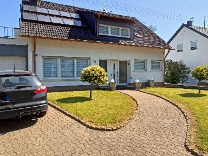 Ein-bis Zweifamilienhaus mit Potenzial PROVISIONSFREI .