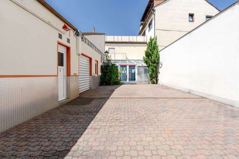 Büro in Neustadt 429.000 € 392 m²