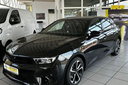 Opel Astra 4.911 km 29.900 € Borna 04552