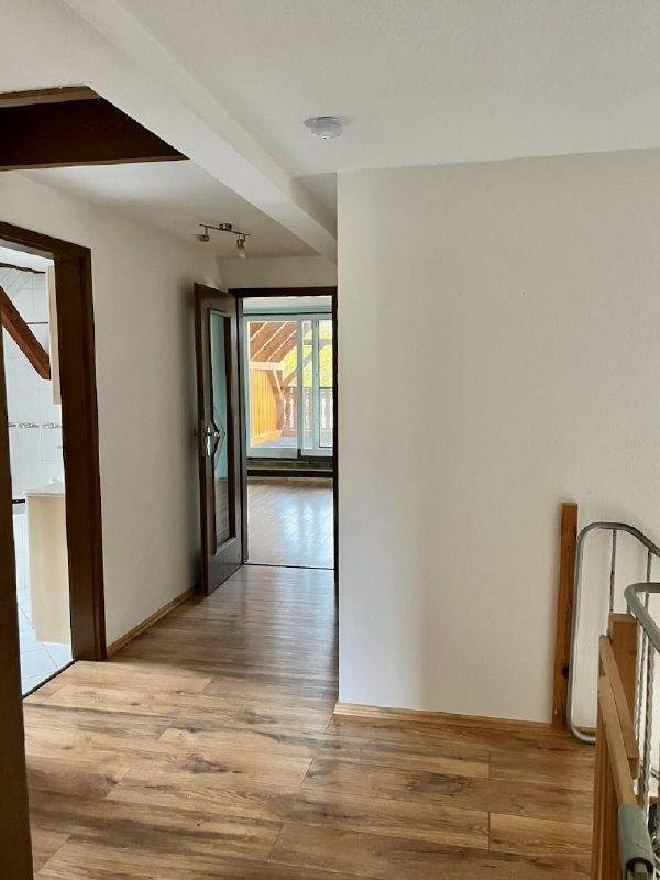 Seitengebäude mit großem überdachten Balkon 5 zimmer