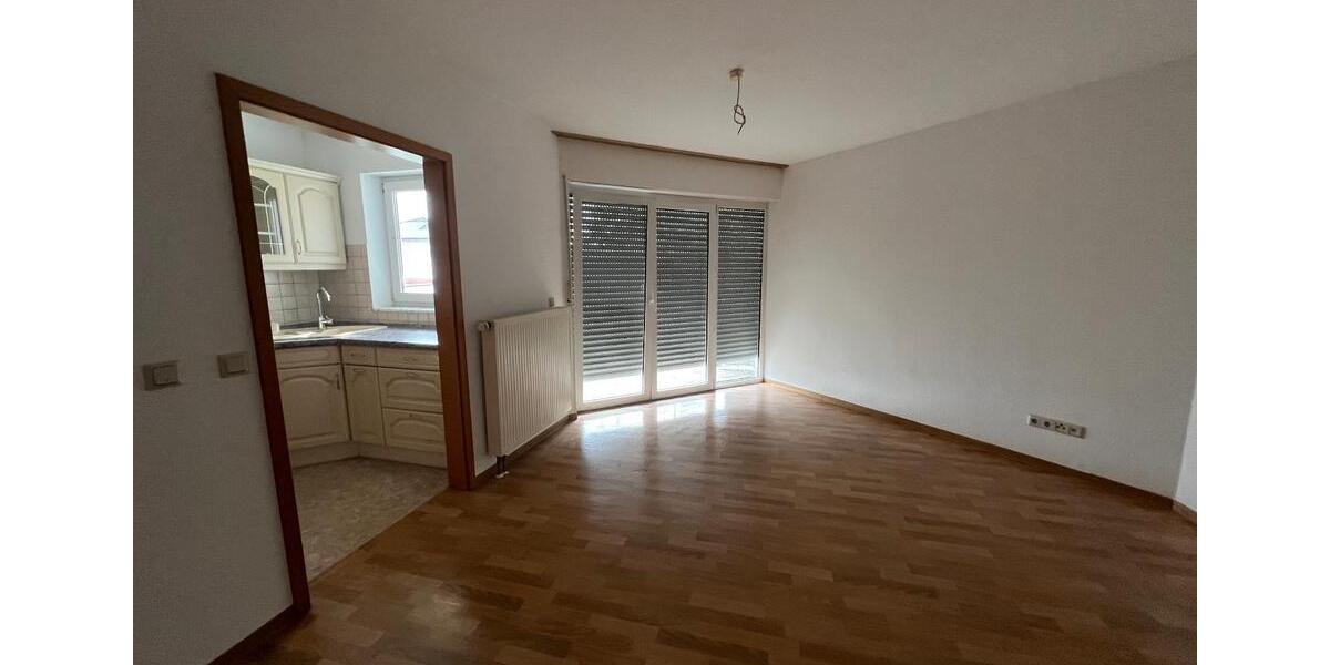 Schöne Wohnung im Ortskern von Schmelz mit Südbalkon 2 zimmer