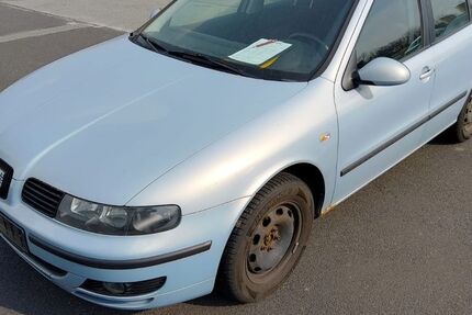 Seat Leon 244.721 km 850 € Löbau 02708