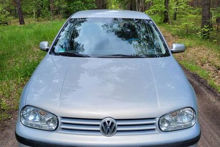 VW Golf 99.064 km 2.300 &euro; Nuthe-Urstromtal 14947