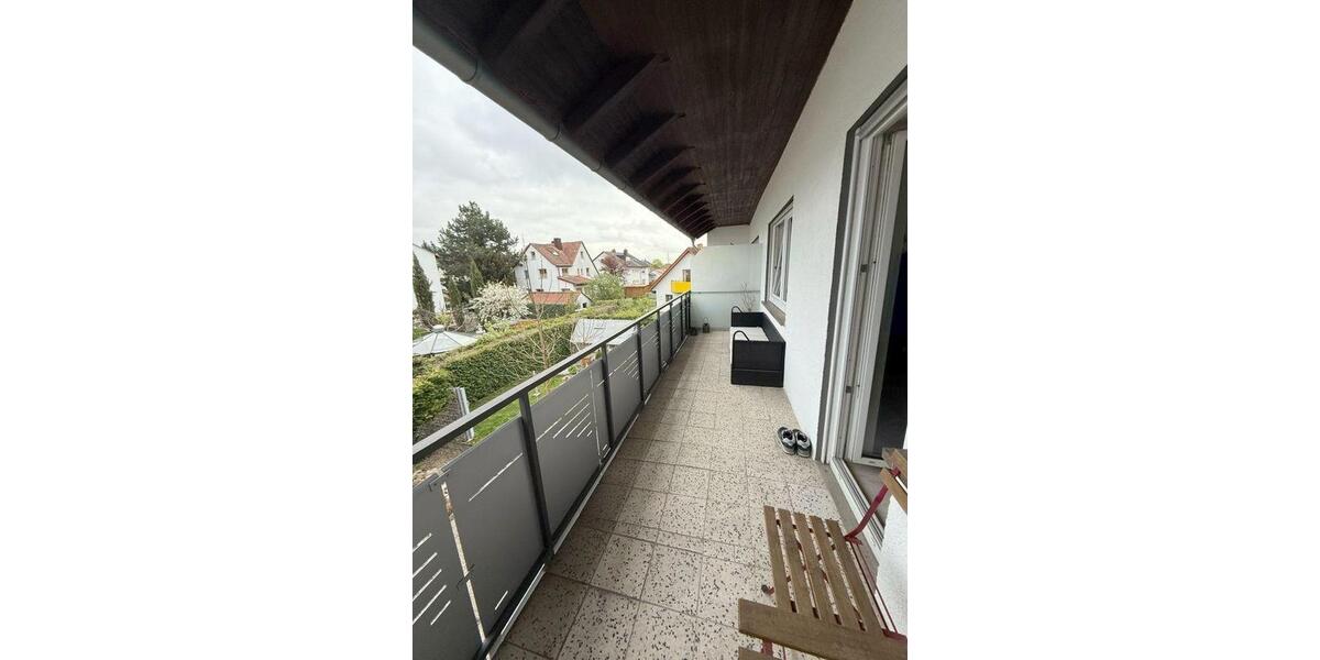 Sehr schöne, helle 1 Zi-Whg mit EBK und Balkon in Waldbüttelbrunn 1 zimmer