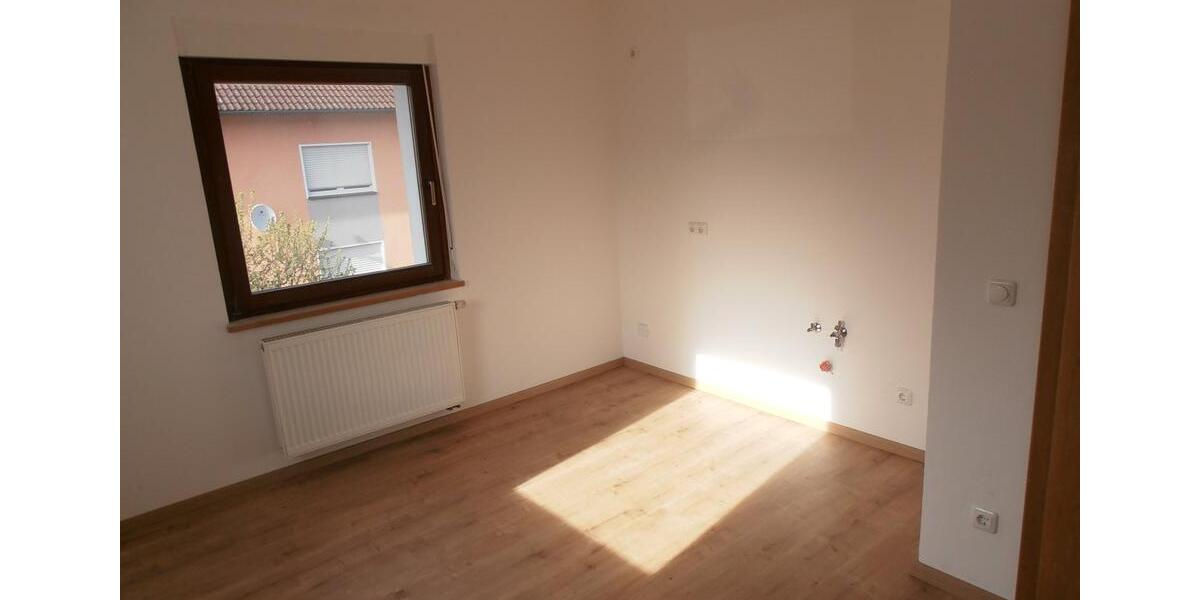 Etagenwohnung Weiden in der Oberpfalz - 2 Zimmer, 67 m&sup2;, 500&euro; | Angebot:26394256