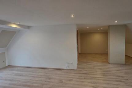 Hochwertige & frisch renovierte Wohnung in Goldberg 3 zimmer