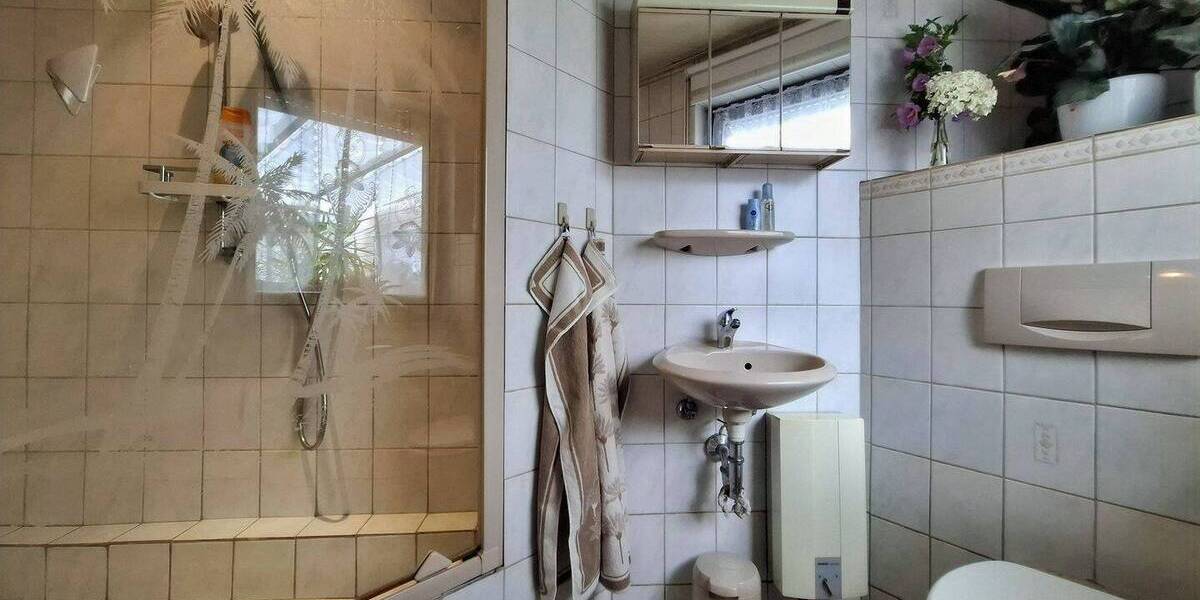 Einfamilienhaus Lich - 9 Zimmer, 245 m&sup2;, 299.000&euro; | Angebot:25685936