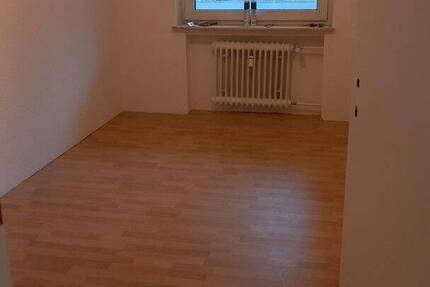 Helle, sanierte 4-ZKBWC mit Balkon, neuer Küche & Stellplatz - 83 m², Paderborn-Sennelager 4 zimmer