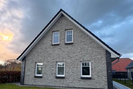 Bieten DHH in 26555 Nenndorf zimmer