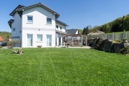 Haus Weißenburg in Bayern - 6 Zimmer, 220 m&sup2;, 689.000&euro; | Angebot:26545600