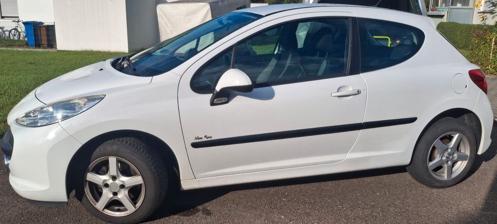 Peugeot 207 96.119 km 3.200 € Kelheim 93309