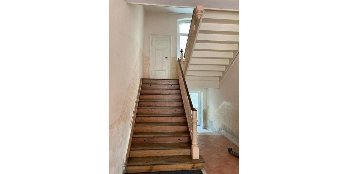 Großzügige 3-Zimmer mit Parkett, und offener Küche in zentraler Lage! EBK mgl. 3 zimmer