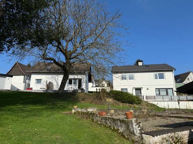 Haus zum Kaufen in Solingen 699.000 € 300 m²