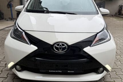 Toyota Aygo (X) 68.530 km 9.999 € München 80809