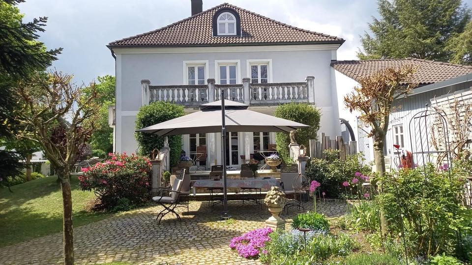 Villa Tirschenreuth - 8 Zimmer, 260 m&sup2;, 745.000&euro; | Angebot:24398586