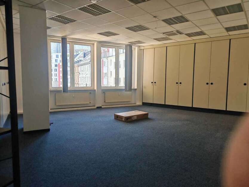 Büro in FRANKFURT 2.364 € 197 m² zimmer