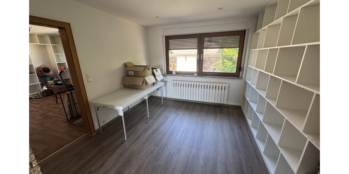 Großzügiges Einfamilienhaus mit Sauna, Sonnenterrasse und drei Garagen in Berga-Wünschendorf. - Einfamilienhaus Berga-Wünschendorf Wünschendorf | Angebot:27266296
