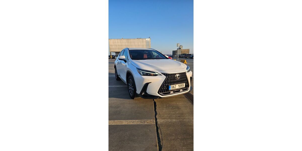 Lexus NX 350h 40.000 km 37.700 &euro; Prague 15500