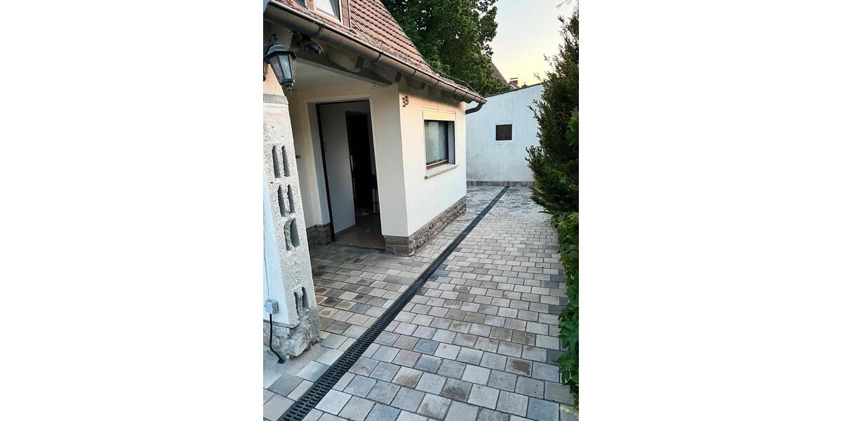 Freistehendes Einfamilienhaus mit großen Garten am Hang 4 zimmer