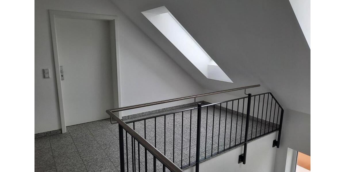 Dachgeschoßwohnung Ingolstadt - 2.5 Zimmer, 93 m&sup2;, 1.350&euro; | Angebot:26321371