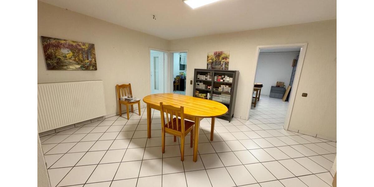 Etagenwohnung Lüdersdorf - 9 Zimmer, 236 m&sup2;, 2.500&euro; | Angebot:24624031