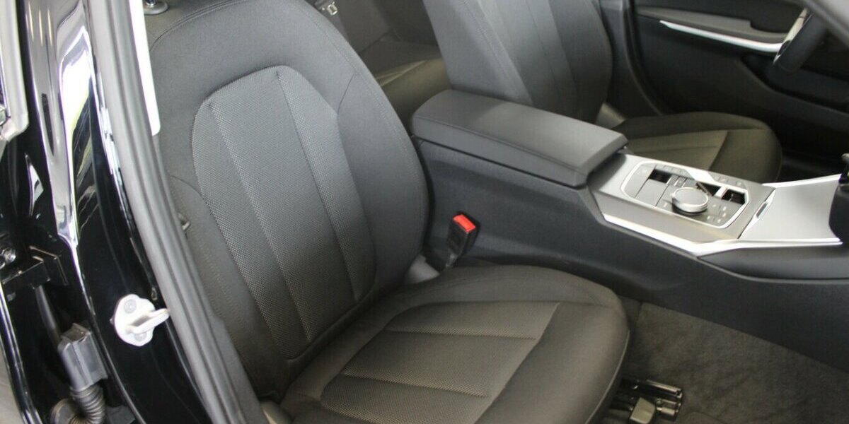 BMW 318 318i Touring Aut. 14.450 km 28.980 &euro; Euskirchen 53881