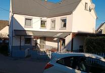 Charmantes Einfamilienhaus mit Scheune, Werkstatt und Garten in N