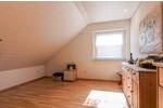 Doppelhaushälfte in ruhiger Sackgassenlage * ca. 180 m² Wohn-Nutzfläche * 5 Zimmer * Kaminofen * Einbauküche * Garte...