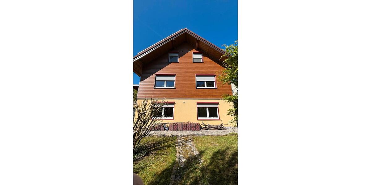 Einfamilienhaus mit Einliegerwohnung, Carport, PV, Wärmepumpe 6 zimmer