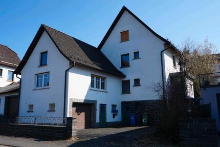Haus Breidenbach - 7 Zimmer, 258 m&sup2;, 249.000&euro; | Angebot:26869708