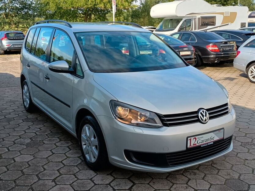 VW Touran 120.803 km 8.599 € Stapelfeld 22145