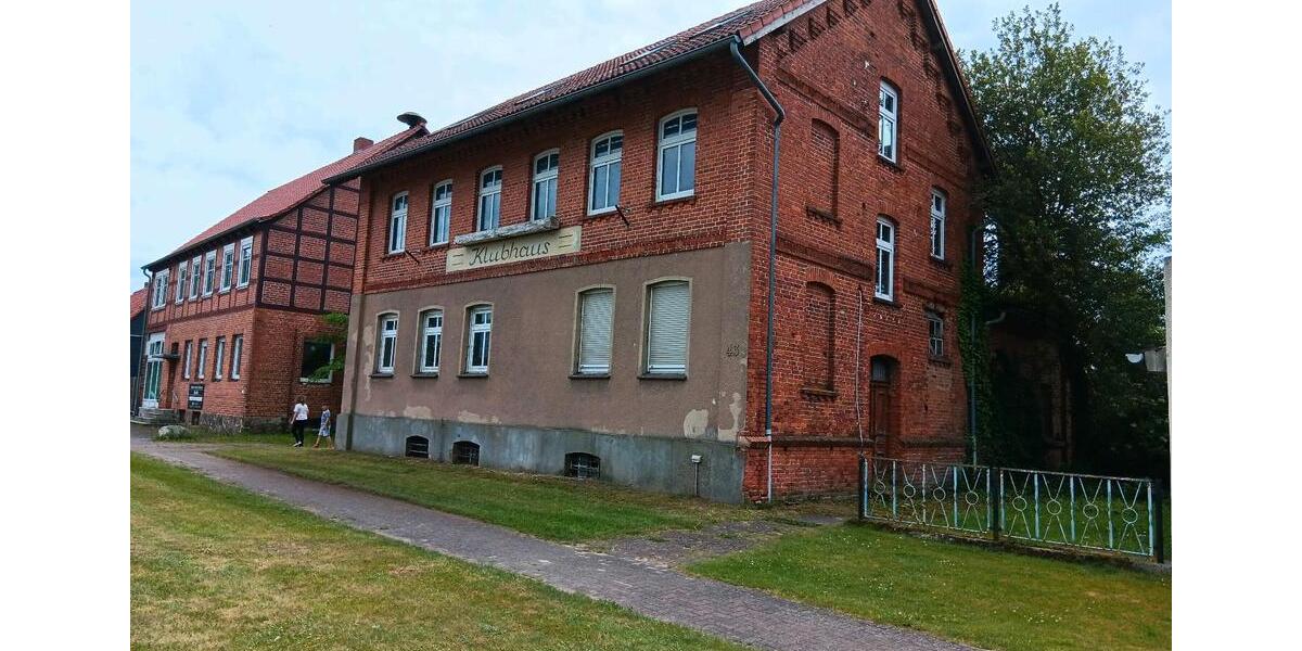 Mehrfamilienhaus, Wohnhaus Arendsee (Altmark) - 12 Zimmer, 300 m&sup2;, 70.000&euro; | Angebot:26957652