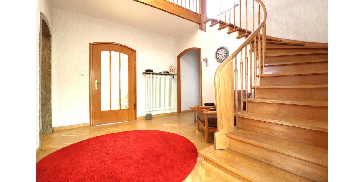 Einfamilienhaus Schwabach - 5 Zimmer, 220 m&sup2;, 2.700&euro; | Angebot:26232015