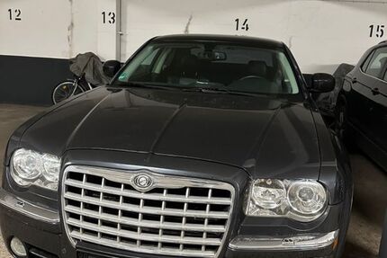 Chrysler 300C 249.340 km 8.000 &euro; Essen 45355