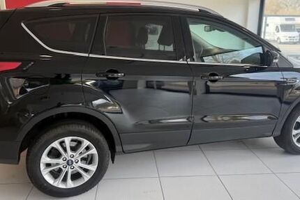 Ford Kuga 32.500 km 13.900 &euro; Ankum 49577
