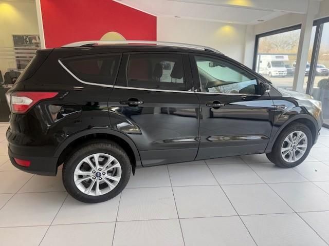 Ford Kuga 32.500 km 13.900 &euro; Ankum 49577