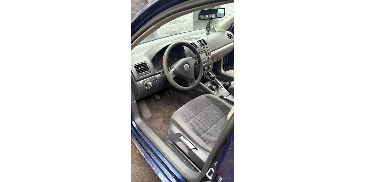 VW Jetta 151.704 km 2.500 &euro; Hamburg 22117