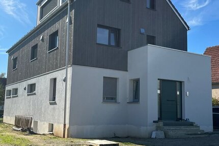Neu Sanierte Wohnung mit sonniger Terrasse in ruhiger Lage