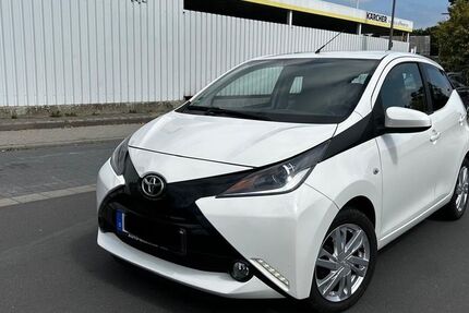 Toyota Aygo (X) 102.000 km 6.790 € Friedberg (Hessen) 61169