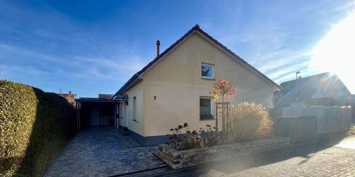 Stilvoller Bungalow-Traum mit Garten und Pool in ruhiger Lage Otterslebens zu vermieten! 3 zimmer
