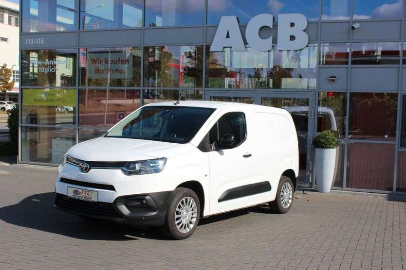 Toyota Proace 83.362 km 14.900 € Berlin 12623