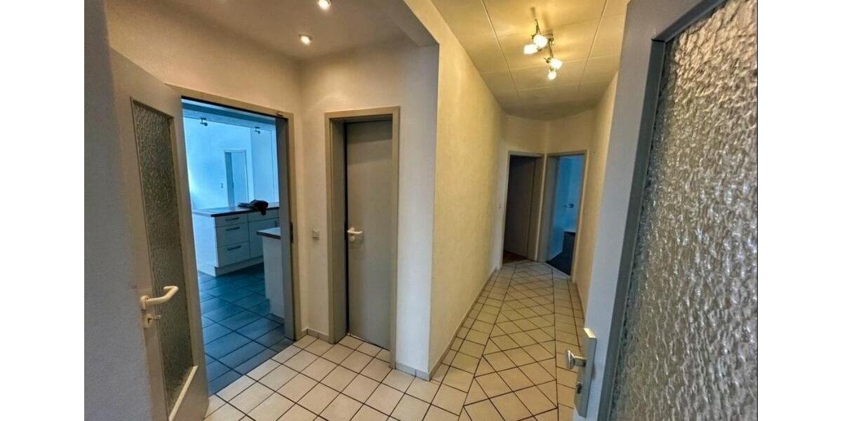 Etagenwohnung Schiffweiler - 5 Zimmer, 130 m&sup2;, 1.250&euro; | Angebot:26473092