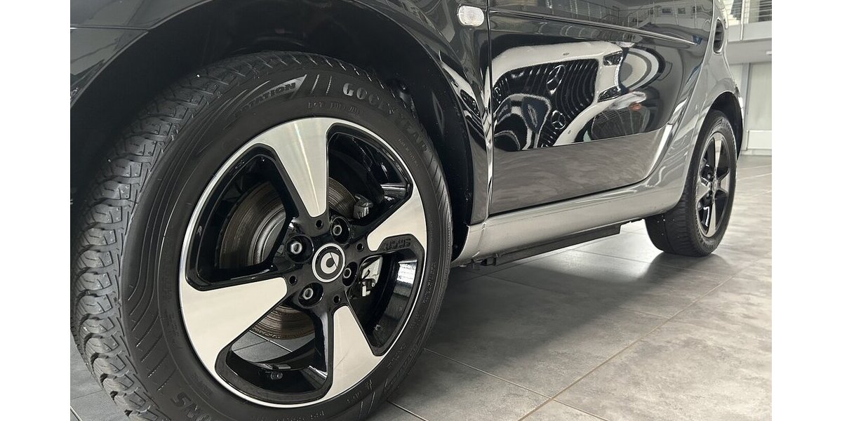 Smart ForTwo EQ CABRIO EXCLUSIVE-22KW-RÜCKFAHRKAMERA! 13.660 km 17.989 &euro; Groß-Umstadt 64823