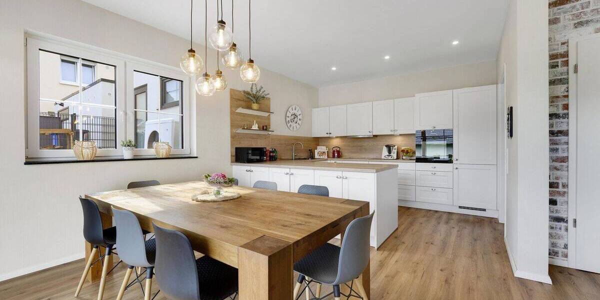 Einfamilienhaus Willingen Usseln - 9 Zimmer, 238 m&sup2;, 749.000&euro; | Angebot:25654241