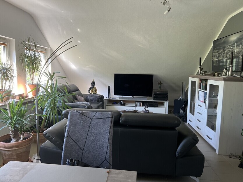 Moderne Dachgeschoßwohnung in ruhiger Lage