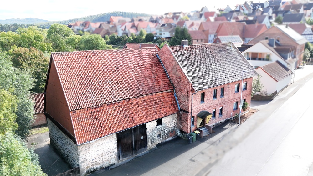 Großer Resthof mit 2 Fam.Haus, Stallungen, Scheune, Garagen & ca. 2.300m² Grundstück - Bauernhaus, Landhaus Wolfhagen | Angebot:26991162