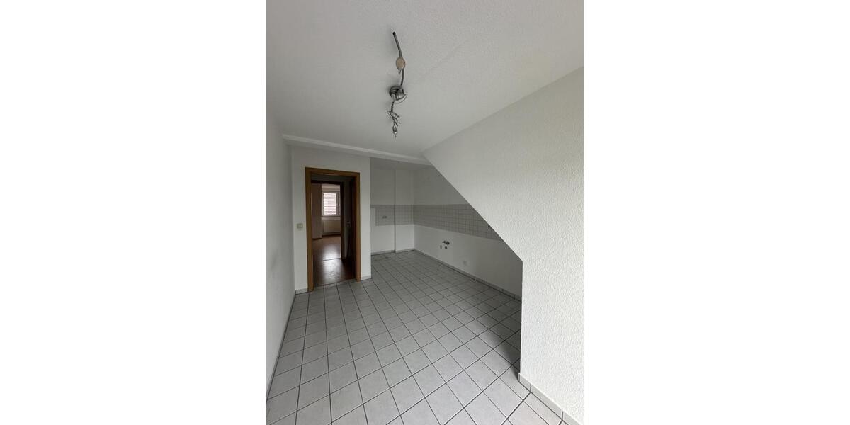Etagenwohnung Weißenfels - 4 Zimmer, 102 m&sup2;, 613&euro; | Angebot:26675307