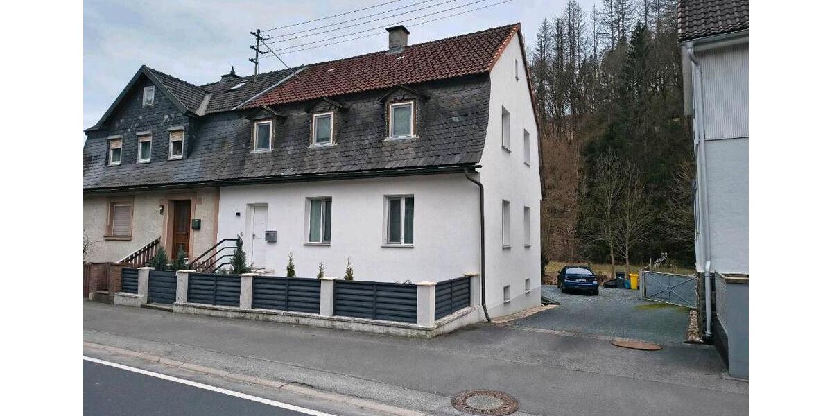 Etagenwohnung Kronach - 6 Zimmer, 150 m&sup2;, 1.000&euro; | Angebot:26567516
