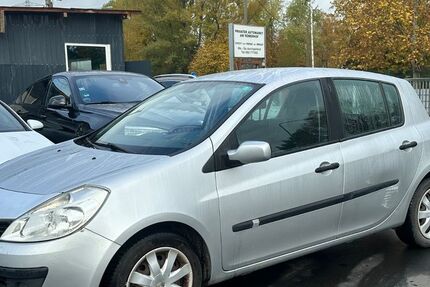 Renault Clio 170.000 km 1.999 € Frankfurt am Main 60486